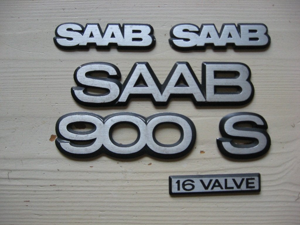 Set gebruikte emblemen Saab 900 classic S 16V., Auto-onderdelen, Ophalen of Verzenden, Gebruikt, Saab