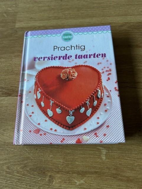 C38-boek Prachtig versierde taarten, Ophalen, Zo goed als nieuw