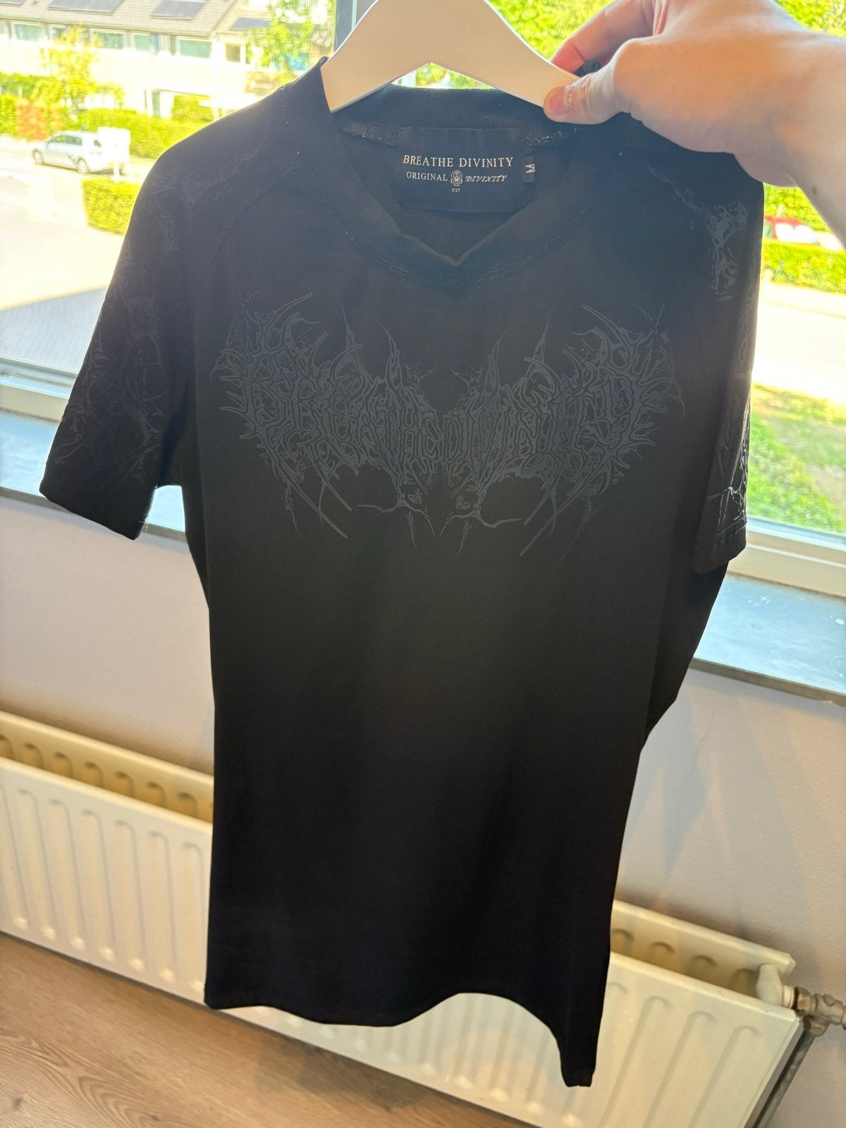 Breathe Divinity T-shirt Darkness maat M, Ophalen, Zo goed als nieuw, Maat 48/50 (M), Zwart