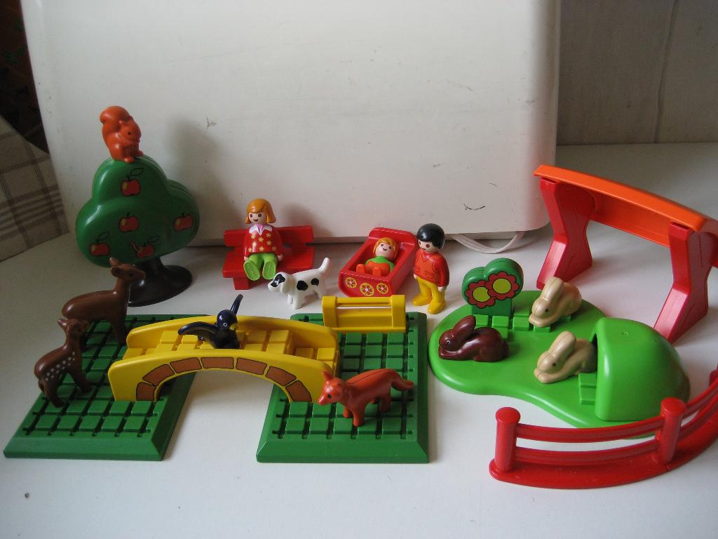 123 playmobil junior park weide met familie en dieren, Ophalen of Verzenden, Zo goed als nieuw