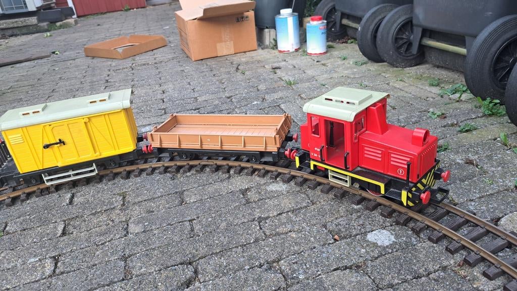 Lgb/ Playmobil 4025 rode diesel locomotief met 2 Wagons, Treinset, Gelijkstroom, Ophalen of Verzenden, Zo goed als nieuw