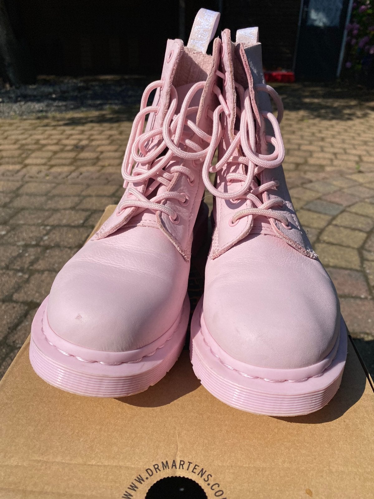 Roze Dr. Martens, Ophalen of Verzenden, Zo goed als nieuw, Roze
