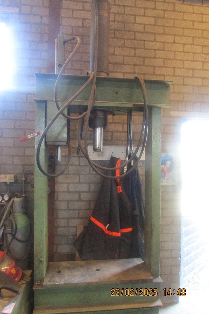 werkplaats pers   50 ton, Ophalen