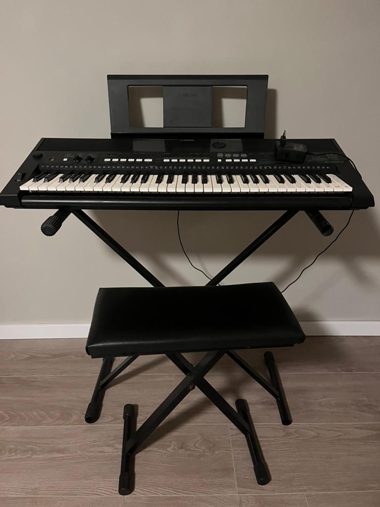 Yamaha psr E433 keyboard in goede staat, Ophalen, Yamaha, Met standaard, 61 toetsen