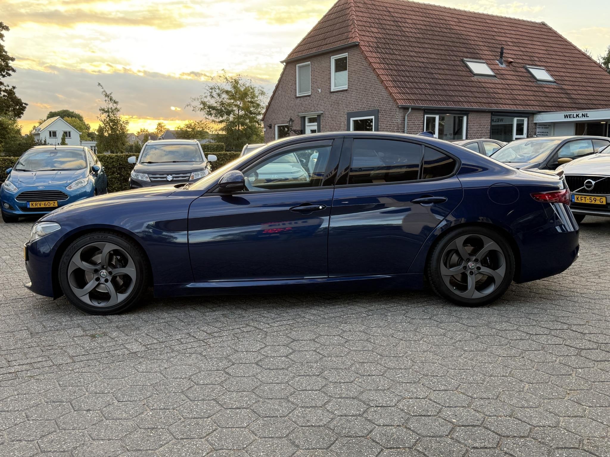 Alfa Romeo Giulia 2.0T B-Tech NAVI | KLIMA | CAMERA | BOVAG, Auto's, Automaat, Euro 6, 4 cilinders, Blauw