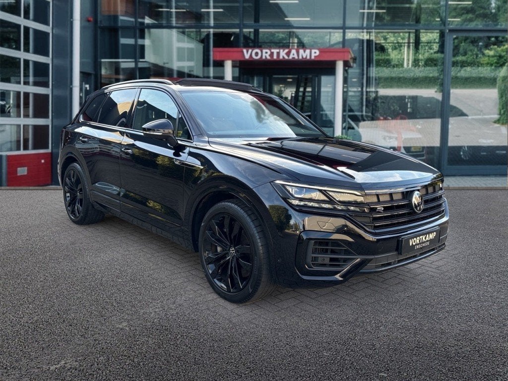 Volkswagen TOUAREG 3.0 TSI R EHYBRID 4MOTION PANO-DAK/360CAM, Gebruikt, 2995 cc, Met garantie (alle), Leder