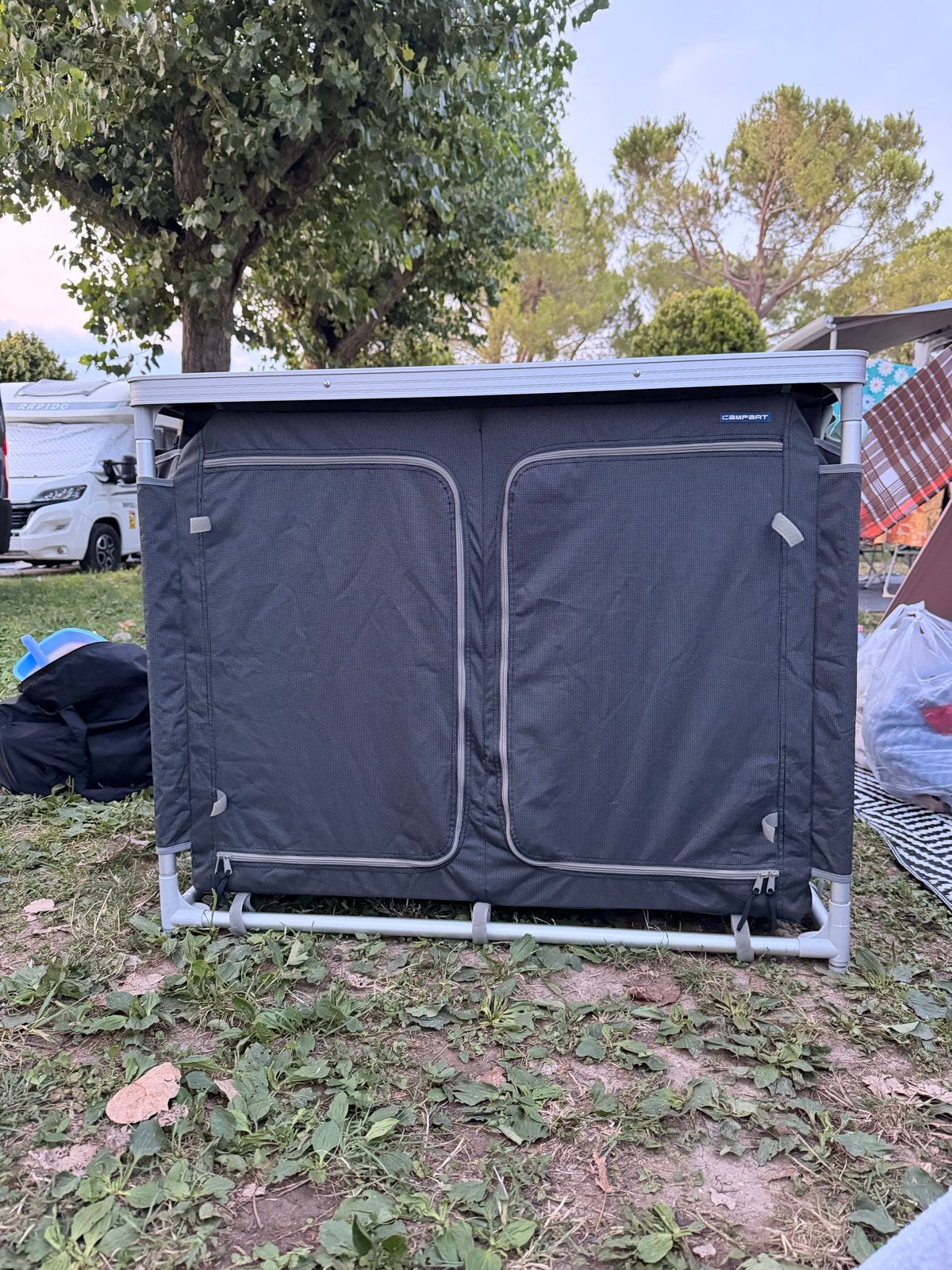 Campart Campingkast met 6 vakken en 4 zijvakken, Ophalen, Gebruikt