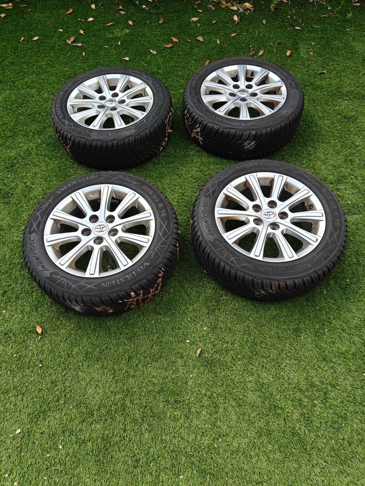Toyota 16 inch lichtmetalen velgen + Vredestein winterbanden, Ophalen