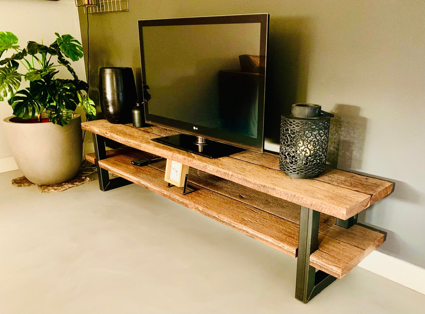 Te koop robuuste tv-meubel, Ophalen, Zo goed als nieuw, 200 cm of meer, Minder dan 100 cm