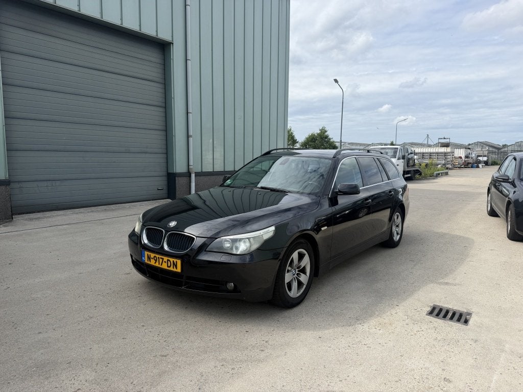 BMW 5 Serie Touring 525i Executive AUTOMAAT (bj 2004), Auto's, BMW, Automaat, Gebruikt, Zwart, 2000 kg