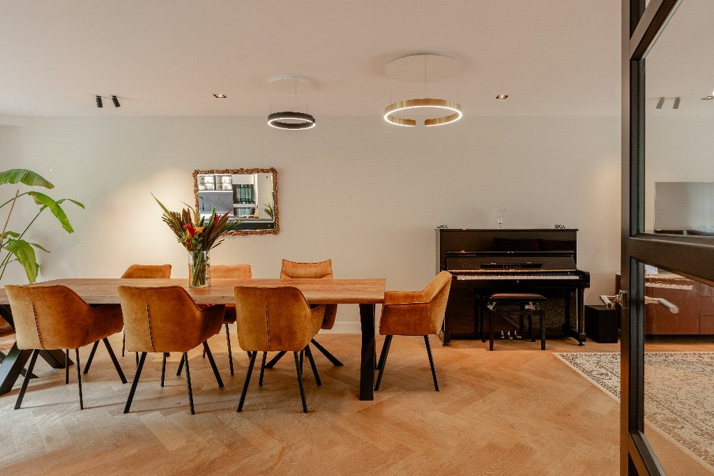 Solid Wood Dining Table & 8 Chairs for 800 EUR, Huis en Inrichting, Ophalen, Eikenhout, 200 cm of meer, Zo goed als nieuw