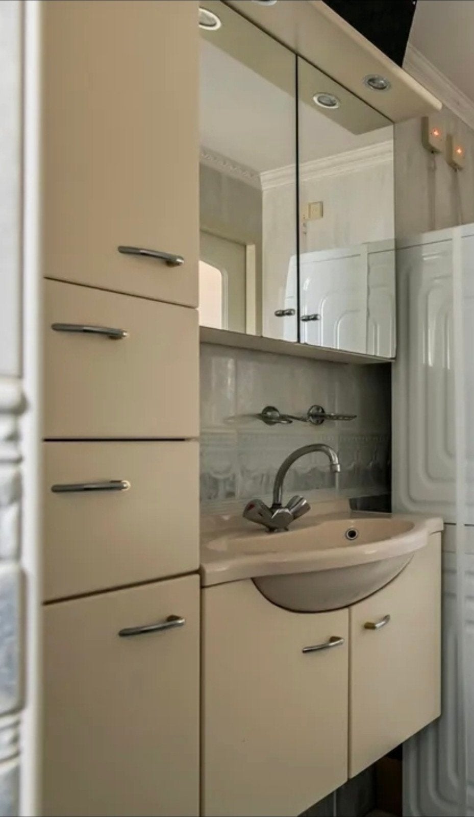Badkamer meubel met spiegelkast **gratis ***, (Half)hoge kast, Gebruikt, 150 tot 200 cm, 25 tot 50 cm