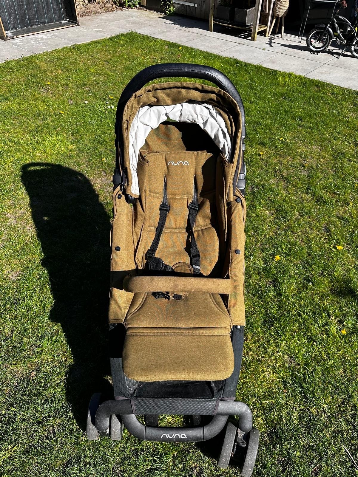 Nuna Pepp Next Olive Luxe Buggy, Kinderen en Baby's, Ophalen, Zo goed als nieuw, Overige merken, Regenhoes