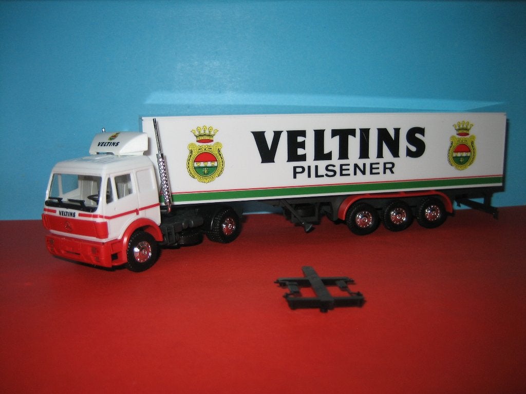 Veltins - bier  MERCEDES met oplegger  Herpa, Ophalen of Verzenden, Zo goed als nieuw, Bus of Vrachtwagen, Herpa