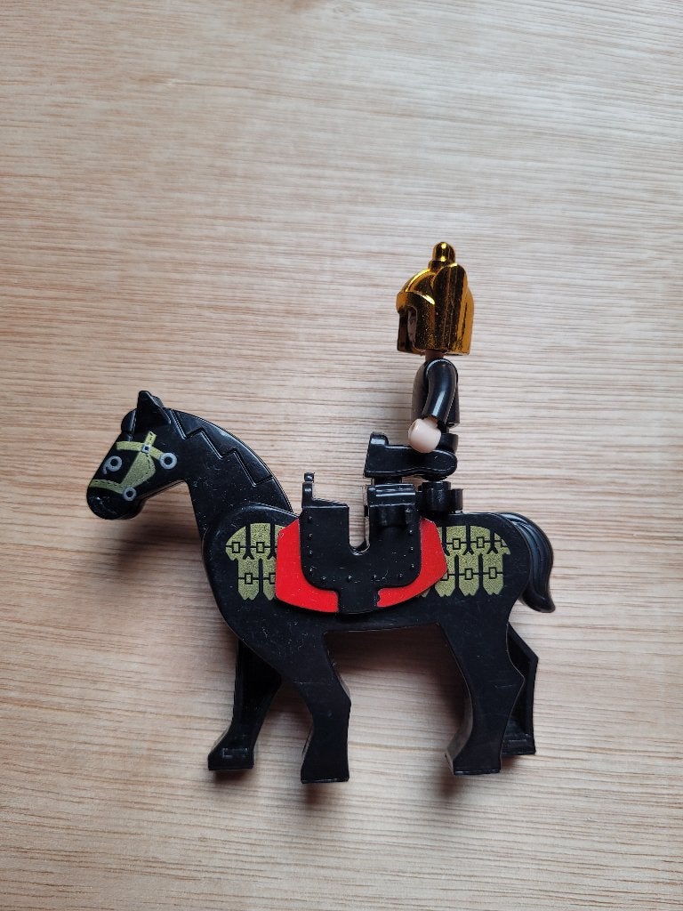 Lego Castle Ridder met paard en gouden helm, Kinderen en Baby's, Speelgoed | Duplo en Lego, Inclusief minifiguren, Lego, Ophalen of Verzenden