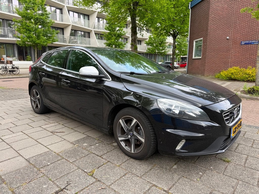 Volvo V40 2.0 D2 Summum Business Euro 6 Black Edition, Auto's, Volvo, Voorwielaandrijving, Gebruikt, 4 cilinders, 1969 cc