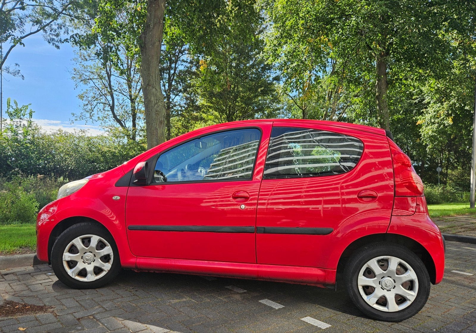 Peugeot 107 1.0 12V 5DR 2010 Rood, 88.000km, Voorwielaandrijving, 4 stoelen, 68 pk, Origineel Nederlands