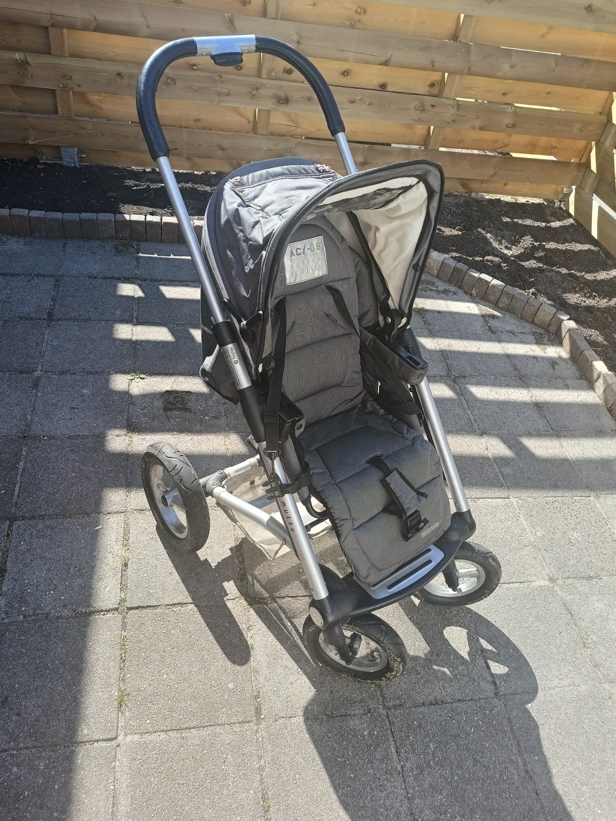 Complete Mutsy Igo Combiwagen met accessoires, Ophalen, Gebruikt, Mutsy, Verstelbare duwstang