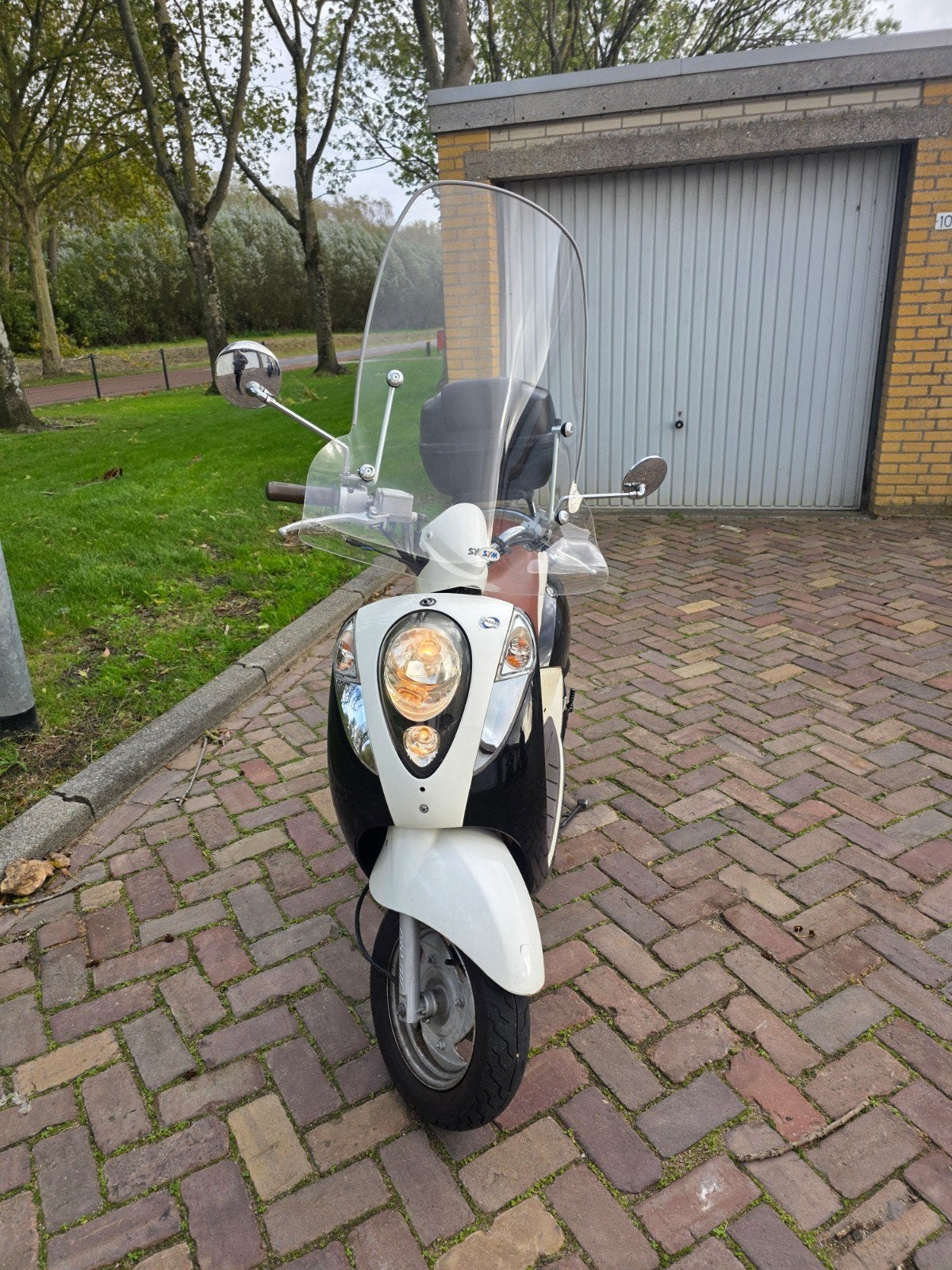 Goed onderhouden Sym Mio scooter met nieuwe carburateur, Ophalen of Verzenden, Gebruikt, Benzine, SYM