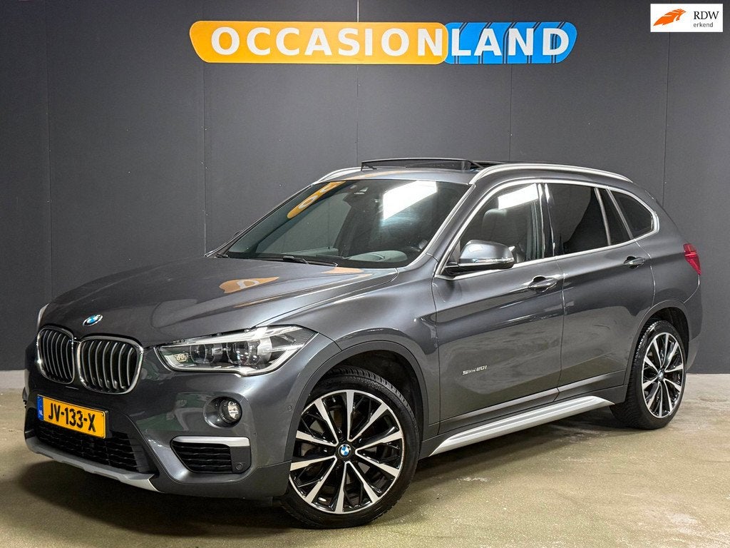 BMW X1 SDrive20i Centennial High Executive|PANO|PDC|KEYLESS|, Auto's, BMW, 1998 cc, Automatische klimaatregeling, Bedrijf, SUV of Terreinwagen