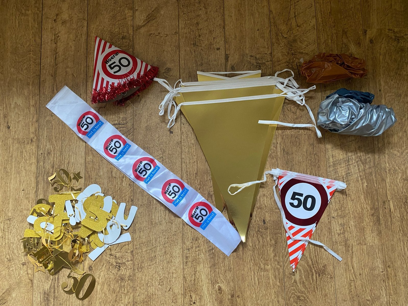 Versiering 50 jaar - Feestpakket Hoera 50 Het is feest, Ophalen, Nieuw, Versiering, Verjaardag