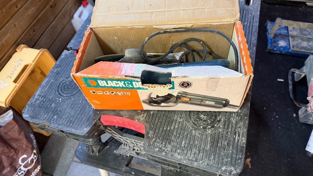 Black + Decker haakse slijptol, Doe-het-zelf en Verbouw, Gereedschap | Slijpmachines, Ophalen, Gebruikt, 700 tot 1000 watt, Haakse handslijpmachine
