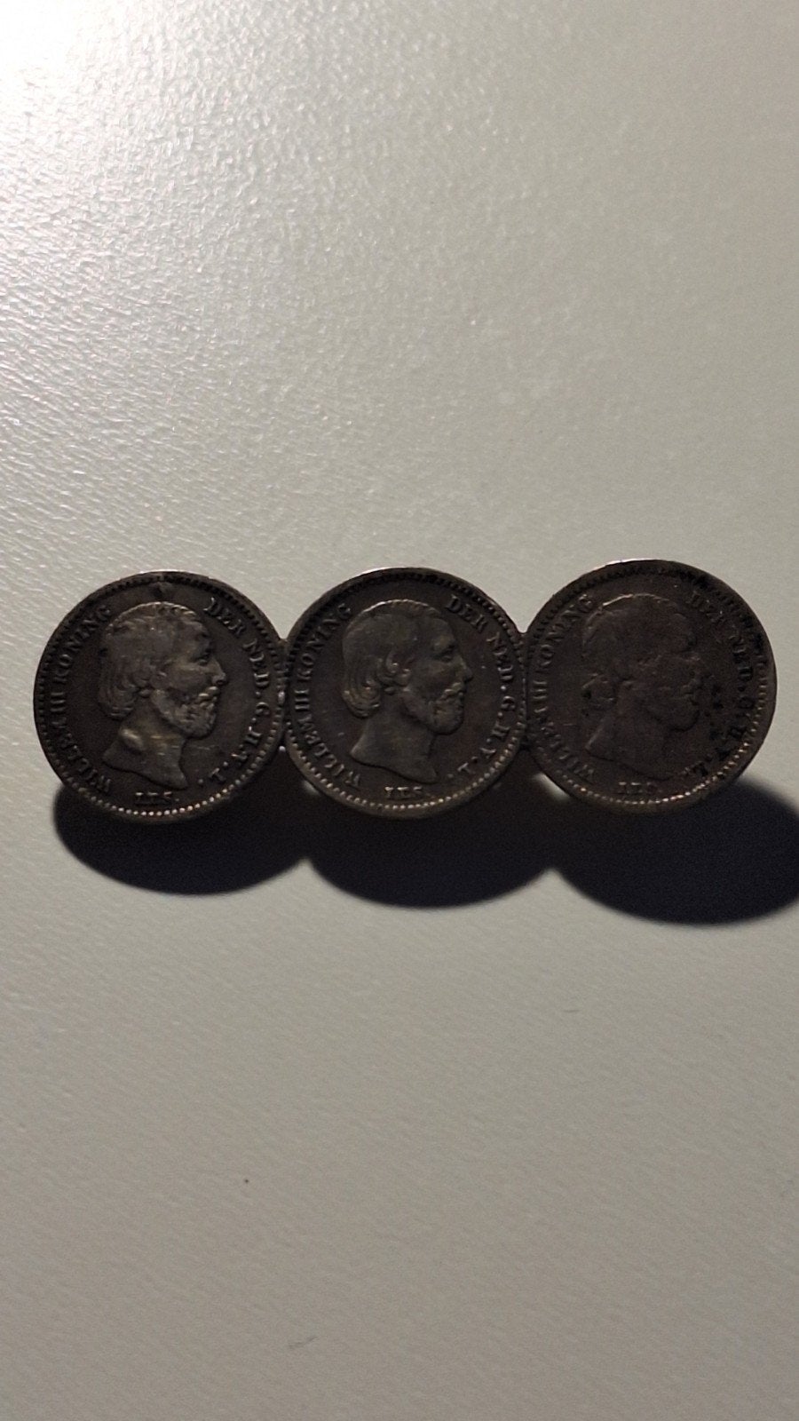 Stuivertjesbroche sierspeld koning Willem 3 sieraad, Ophalen of Verzenden, Koning Willem III, Zilver