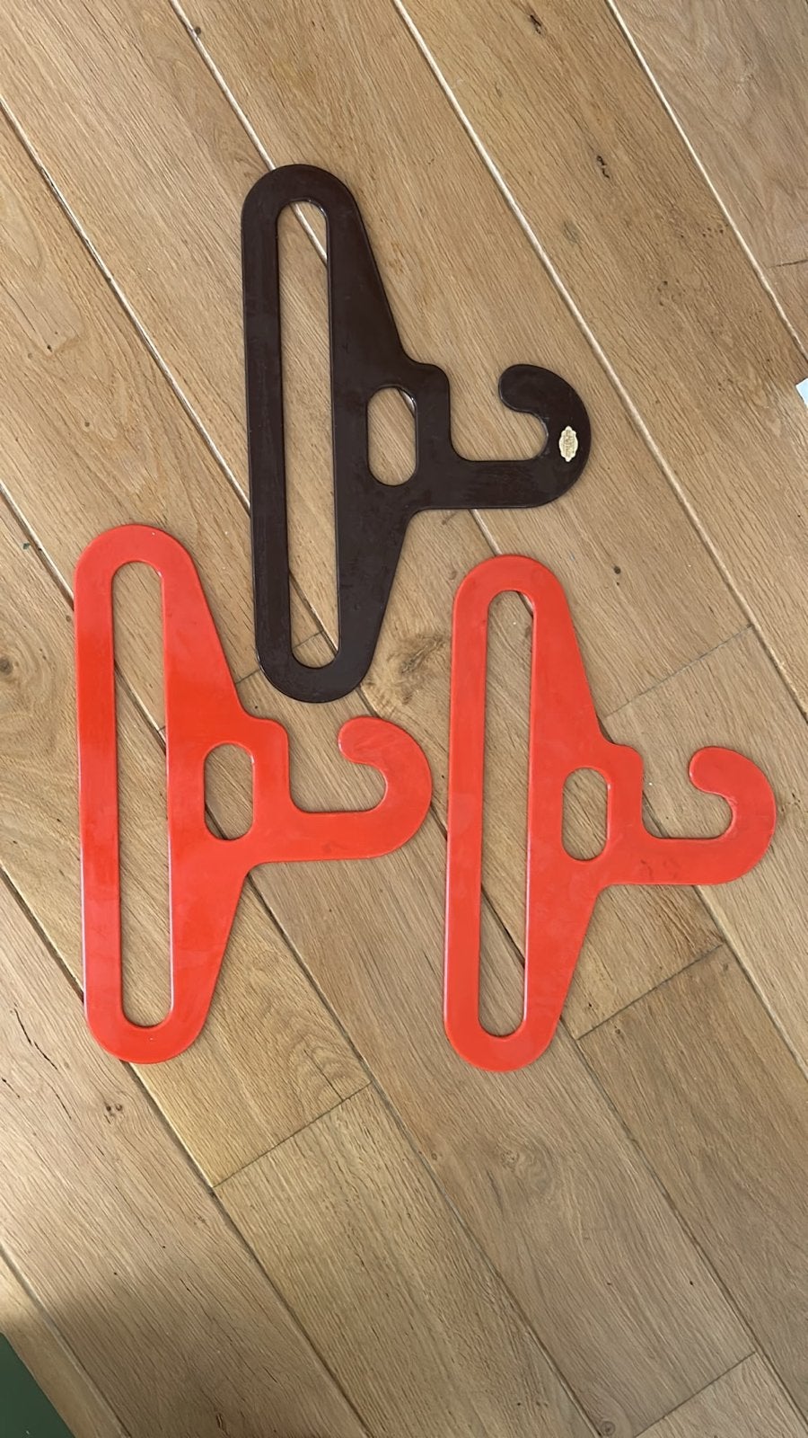 Drie Artilux retro kleerhangers, Ophalen of Verzenden, Gebruikt, Kunststof, Volwassenen