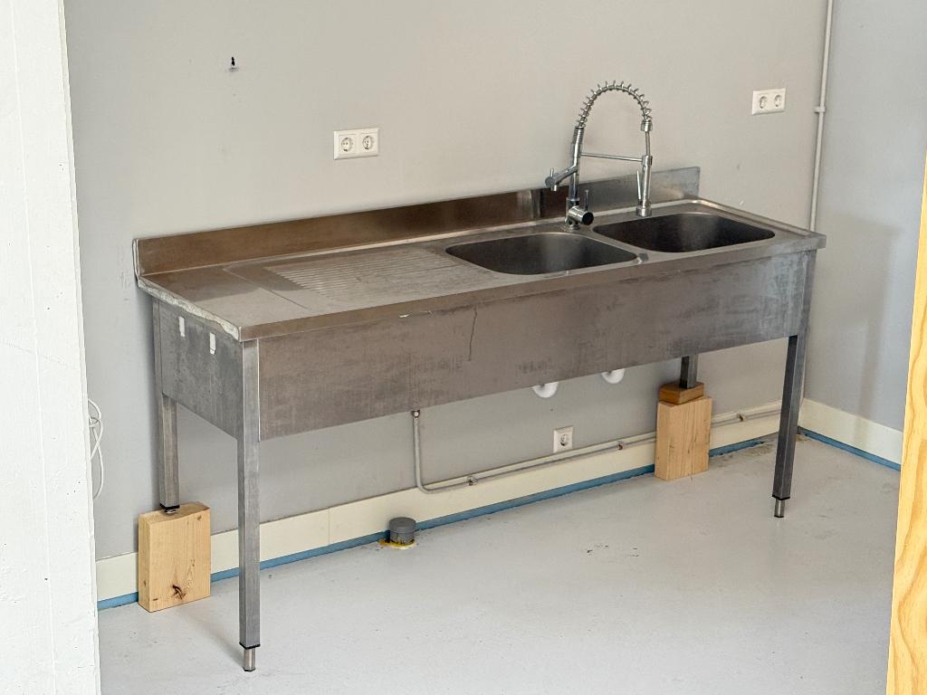 RVS spoeltafel dubbel met industriële kraan, Huis en Inrichting, Gebruikt, 150 tot 200 cm, Ophalen of Verzenden, Minder dan 100 cm
