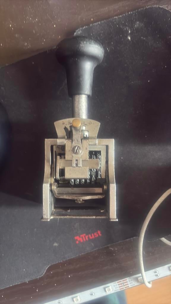 Vintage metalen datumstempel / nummerstempel – werkend, Antiek en Kunst, Ophalen of Verzenden