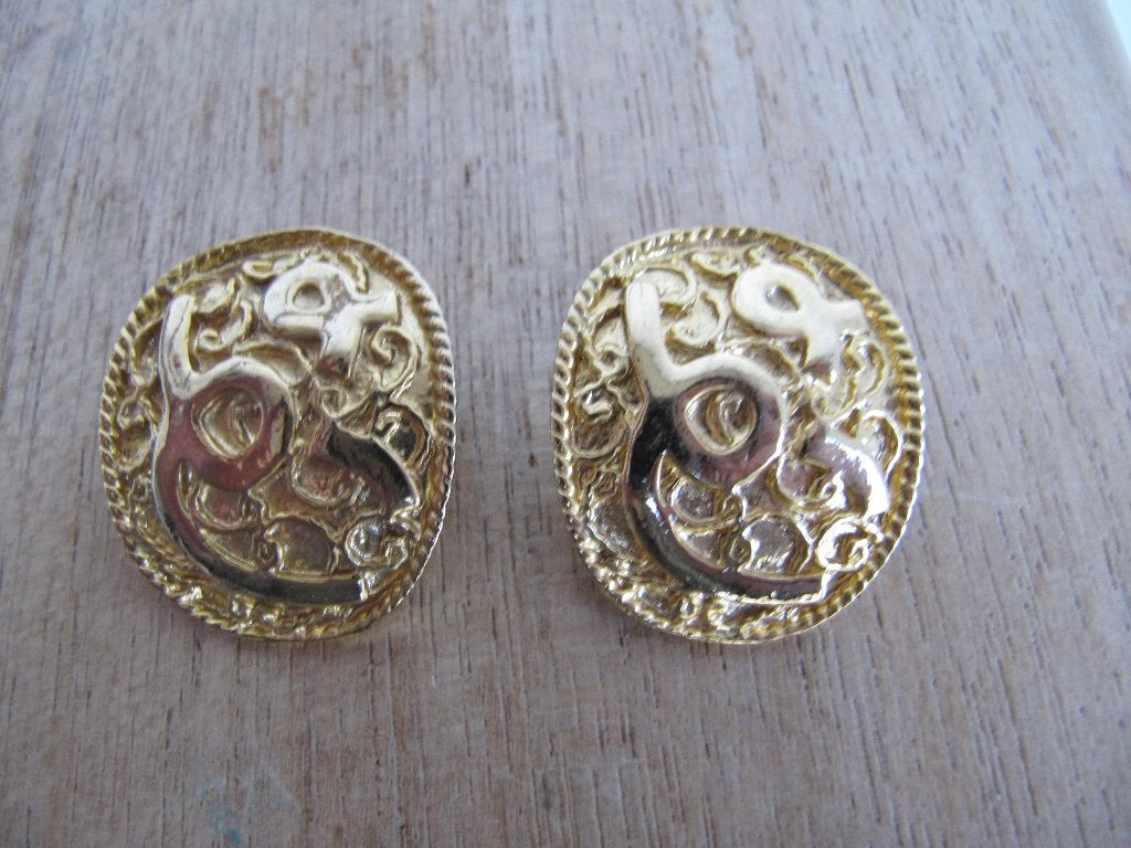 Vintage jaren '80 oorclips goudkleurig met fantasiemotief, Sieraden, Tassen en Uiterlijk, Oorbellen, Overige materialen, Verzenden