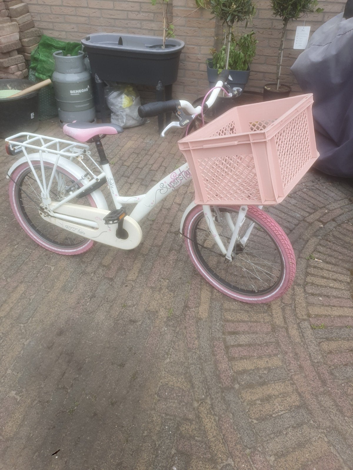 Meisjesfiets Superstar 20 inch met mandje en bagagedrager, Ophalen, Gebruikt, Velgrem, Handrem