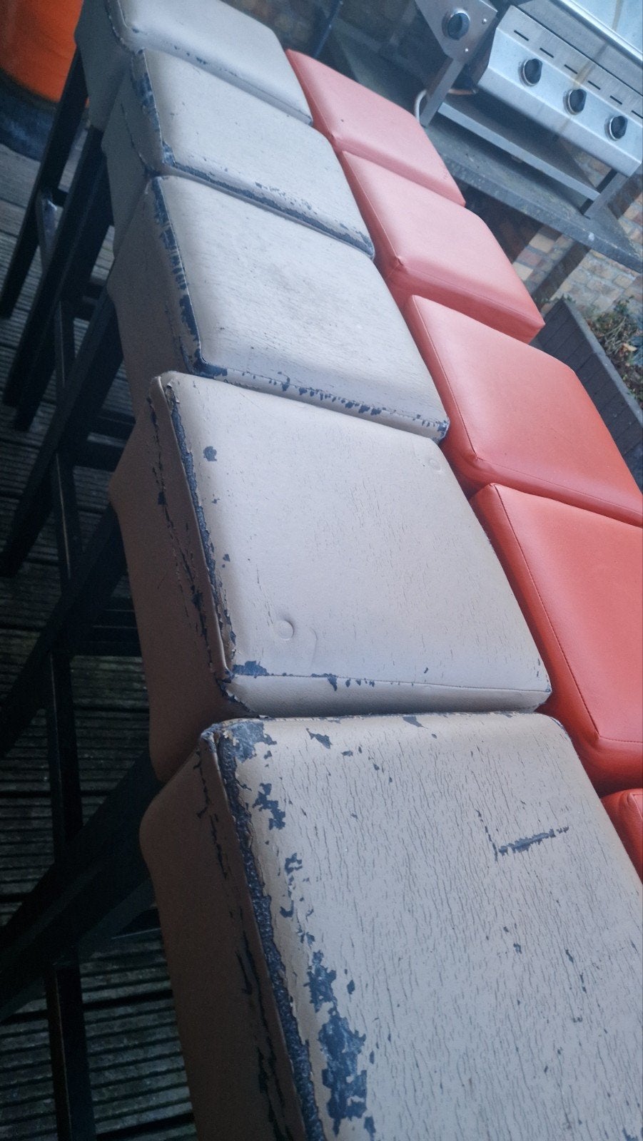 10 barkrukken: 5 oranje, 5 beige - Gebruikt maar functioneel, 5 krukken of meer, Ophalen of Verzenden, Gebruikt, 90 cm of meer