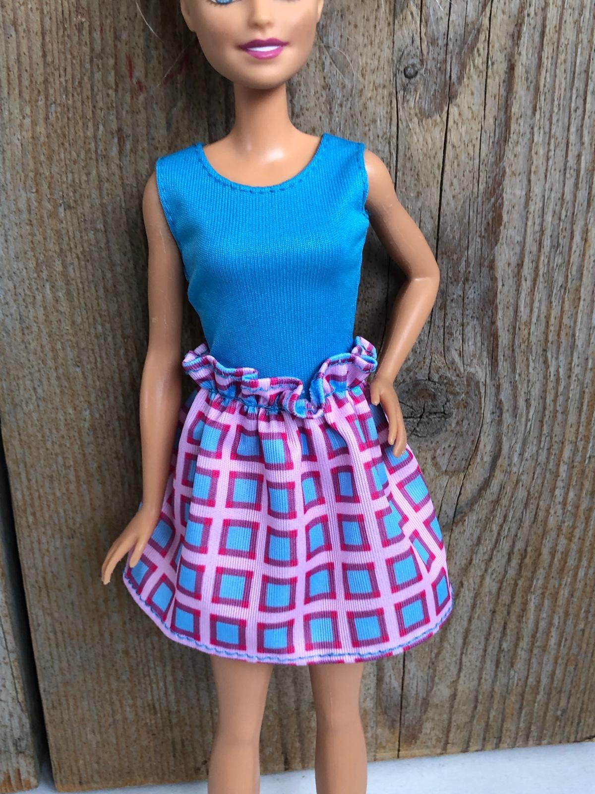 Blauw roze jurk voor Barbie, Ophalen of Verzenden, Zo goed als nieuw, Barbie