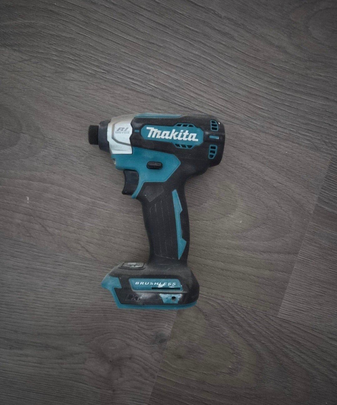 Makita DTD157 slagschroevendraaier - Zo goed als nieuw, Variabele snelheid, Verzenden, Minder dan 400 watt, Zo goed als nieuw