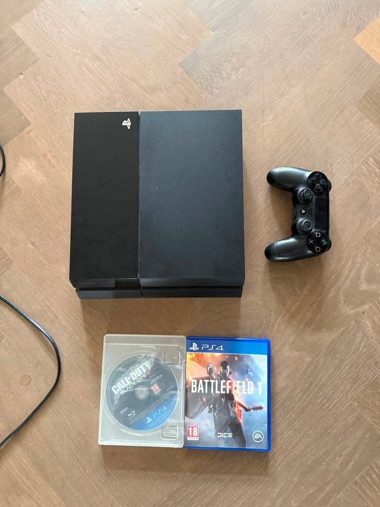 PS4 original 500GB + controller + 2 games, Spelcomputers en Games, Spelcomputers | Sony PlayStation 4, Ophalen, Met 1 controller