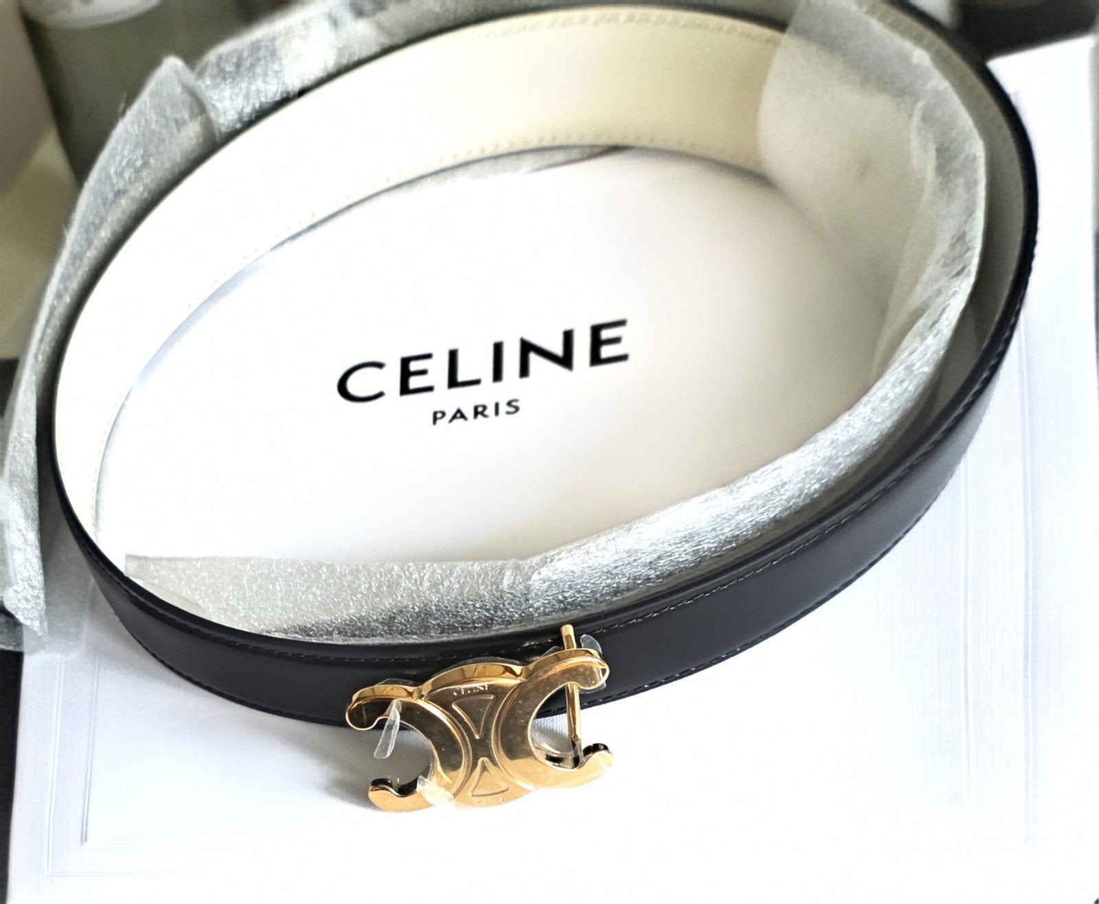 Celine Triomphe Ceintuur Zwart/Rice met Gouden Buckle, Minder dan 3 cm, Tailleriem, Ophalen of Verzenden, Echt leder