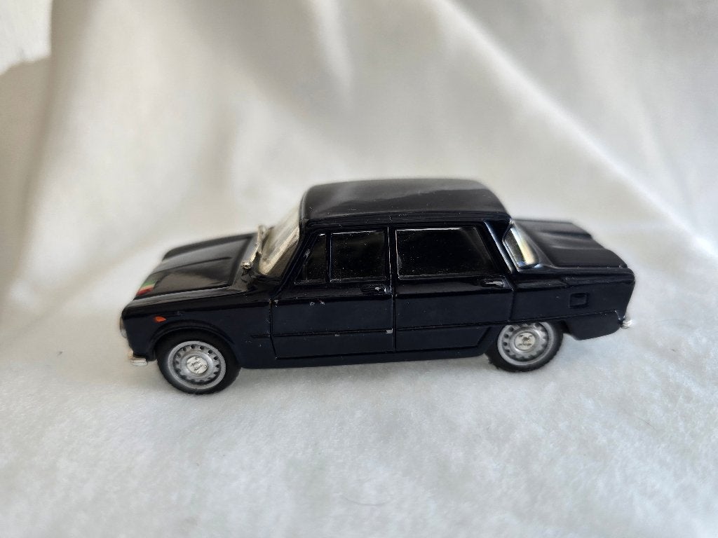 Alfa romeo Giulia 1/43, Hobby en Vrije tijd, Ophalen of Verzenden, Gebruikt, Auto, Overige merken