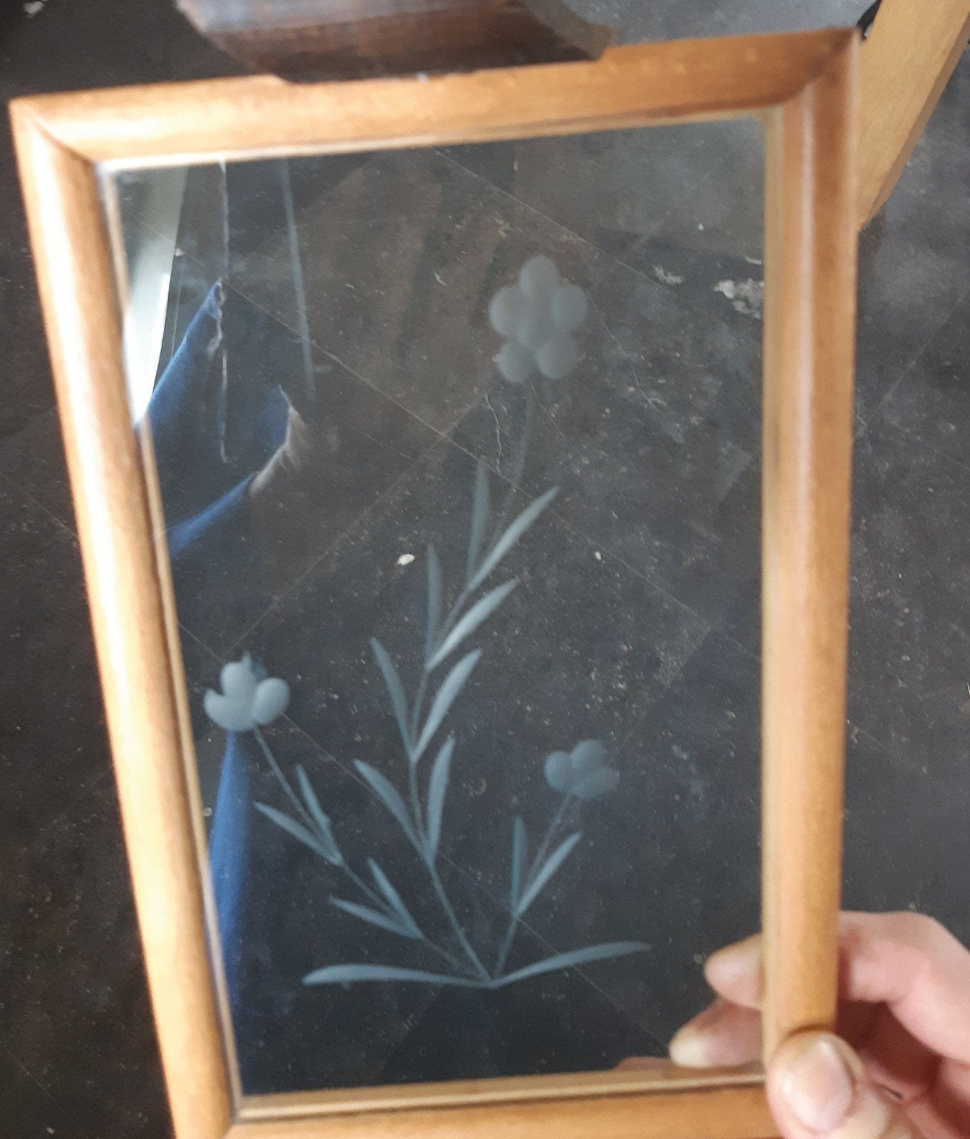 Vintage dienblad gegraveerd glas, Gebruikt, Ophalen of Verzenden, Glas, Dienblad