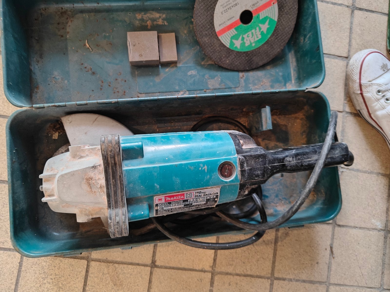 Makita 9607HB Haakse Slijpmachine 2000W, Ophalen of Verzenden