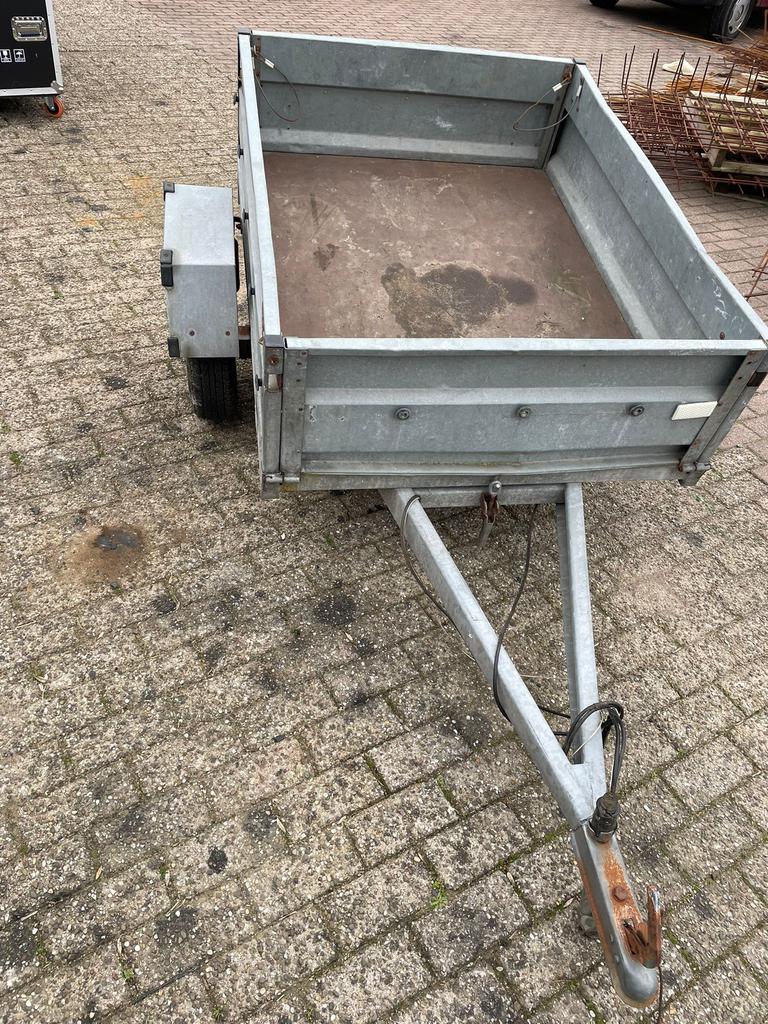 Klein aanhanger met kiep funtie, Ophalen, Zo goed als nieuw