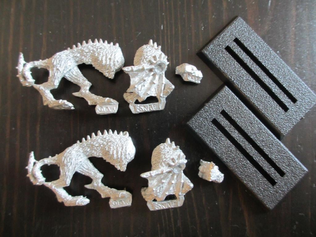 Warhammer Fantasy - vintage metalen Flesh Hound 2x, Hobby en Vrije tijd, Wargaming, Zo goed als nieuw, Warhammer, Figuurtje(s)