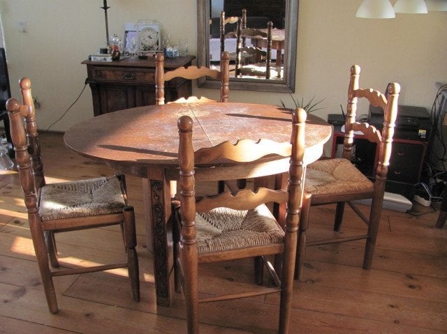 4 Eetstoelen met biezen zitting. Knopstoelen. Landleven, Ophalen, Gebruikt, Bruin, Hout