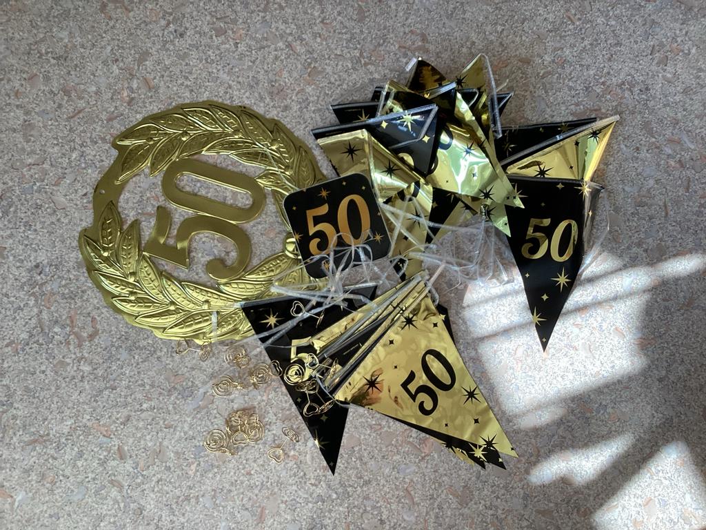Versiering 50 jaar getrouwd - Gouden Huwelijk Feestpakket, Hobby en Vrije tijd, Ophalen of Verzenden, Gebruikt, Versiering, Geboorte of Huwelijk
