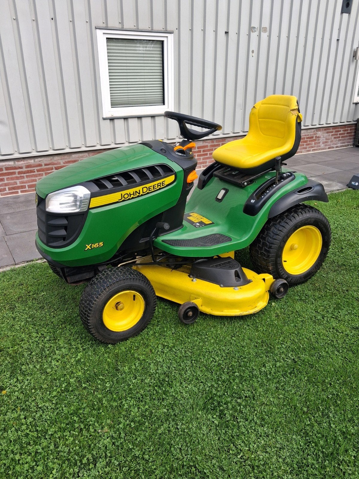 John Deere X165 22pk 2 Cyl B&S 122cm Edge Xtra incl Mulchkit, Tuin en Terras, Gebruikt, Elektrische starter, John deere, John deere