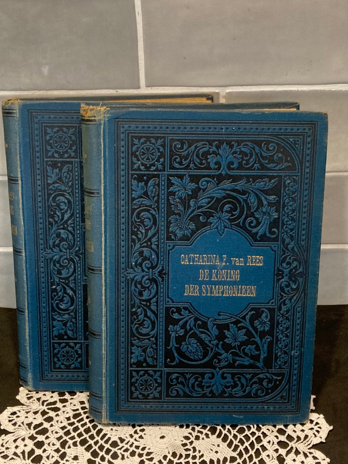 Antieke boeken De Koning der Symphonieen (211025s), Boeken, Ophalen of Verzenden, Gelezen, Artiest