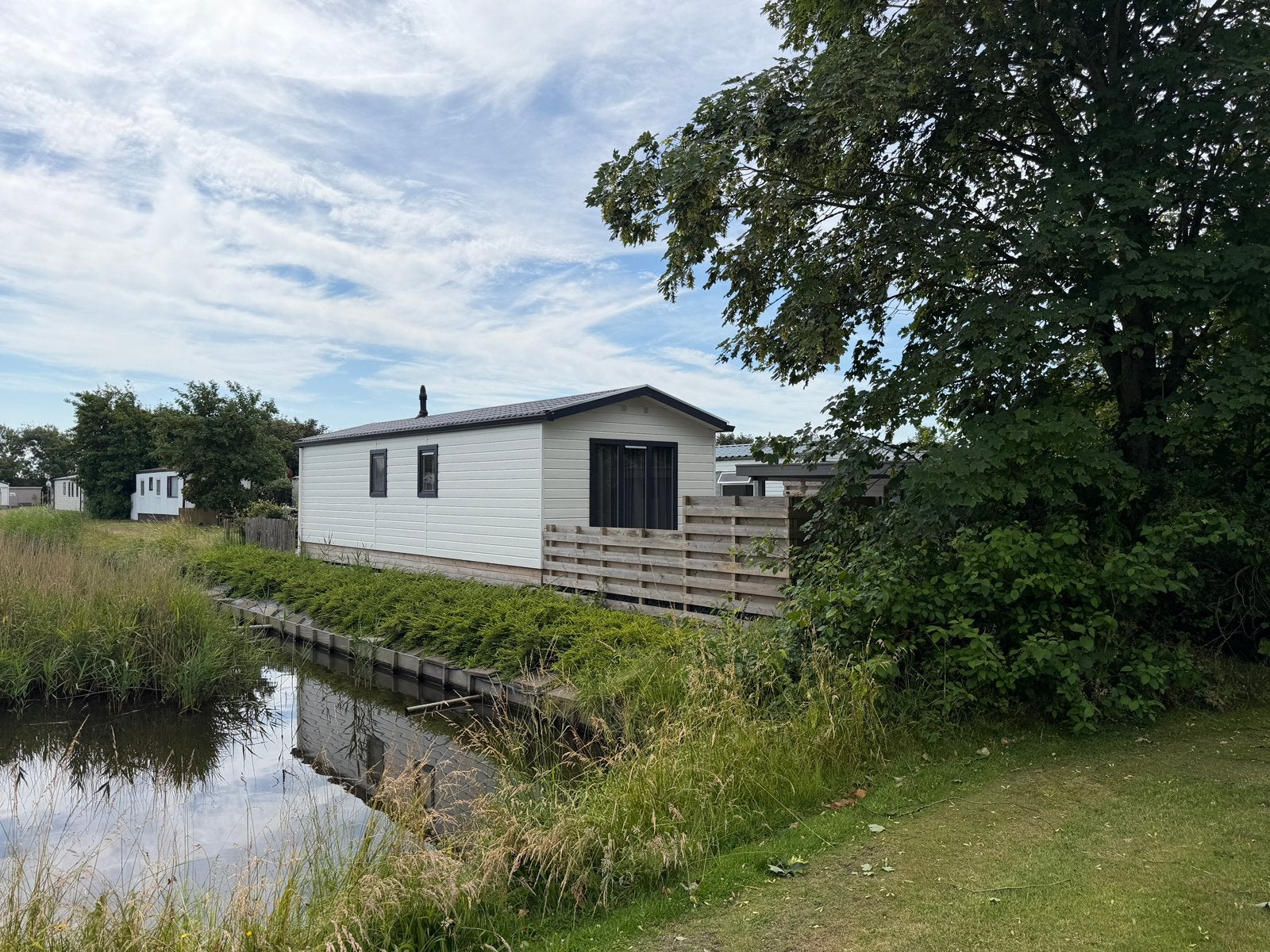 Luxe chalet op prachtige kavel op Camping De Watersnip, Tot en met 4