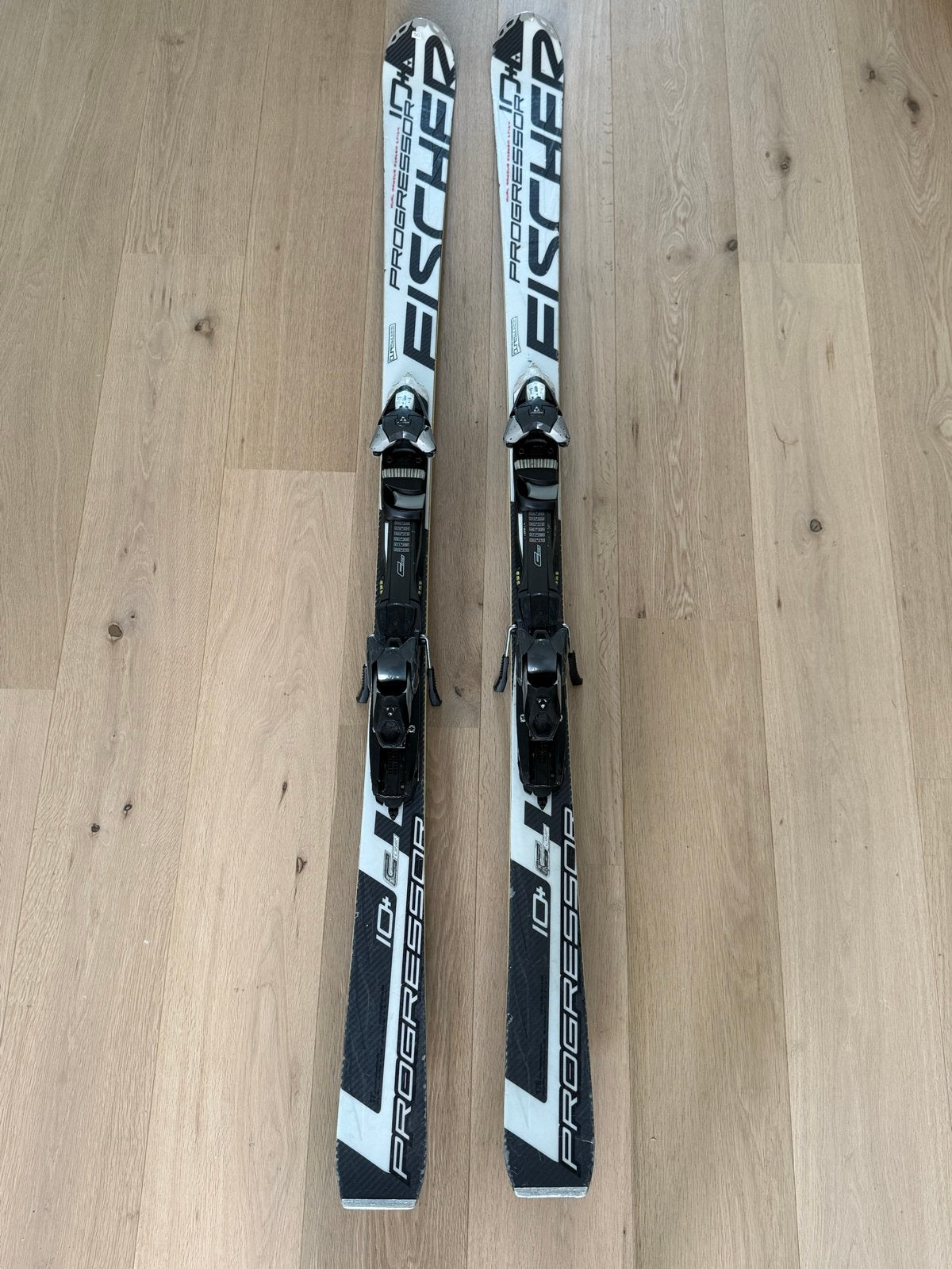 Fischer Progressor 10+ ski's met bindingen en Leki stokken, 160 tot 180 cm, Ophalen of Verzenden, Carve, Skiën