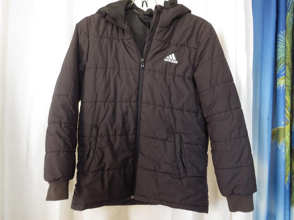 zwarte gewatteerde hoodie jas mt 152 Adidas, Adidas, Ophalen of Verzenden, Zo goed als nieuw, Jongen
