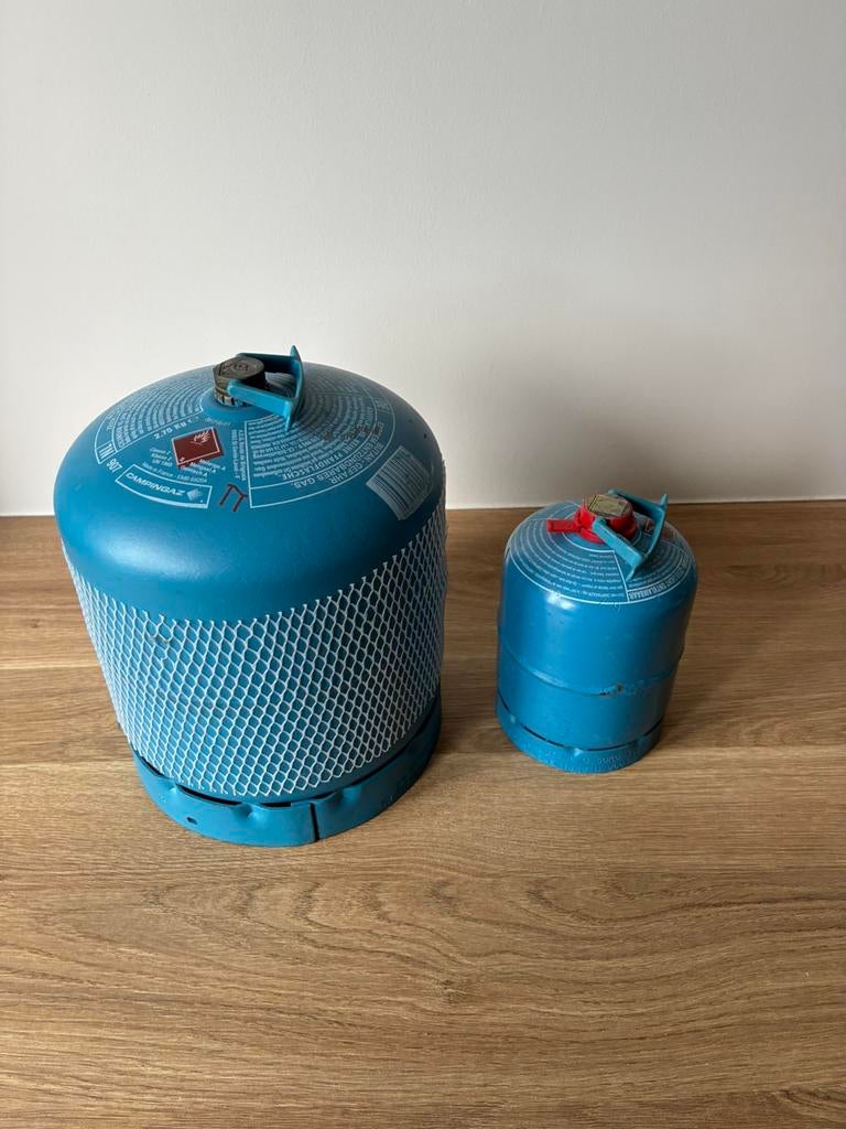 2 caminggaz flessen 2,75 kg (leeg) en 0,50 kg (vol), Ophalen of Verzenden, Gebruikt